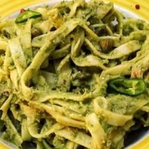 Tagliatelle picante cu sos de avocado si ton (tagliatelle, avocado, ton, capere, ardei iute, ulei de masline, sare).