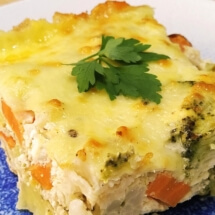 Legume gratinate - dovlecel, morcov, broccoli, conopida, cartof, telemea, cascaval, smantana.