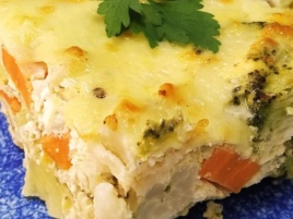 Legume gratinate - dovlecel, morcov, broccoli, conopida, cartof, telemea, cascaval, smantana.